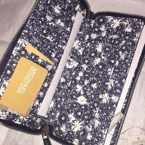Michael Kors Bags - Michael Kors jet set wallet/wristlet Michael Kors Bags - Michael Kors jet set wallet/wristlet